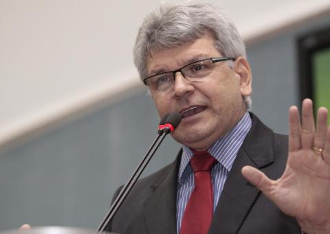 Elias Emanuel denuncia falta de água no São José e critica Manaus Ambiental